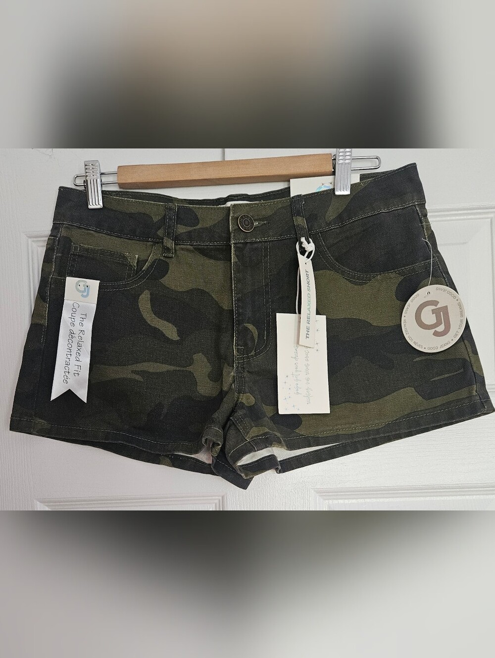 GOGO Camo Denim Women's Shorts. NWT. Size 29.